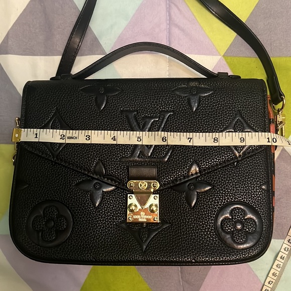 Crossbody Bag with cheetah print on side - Picture 9 of 9